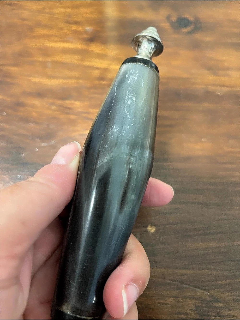 Vintage-style Handheld Magnifying Glass - Picture 3 of 4